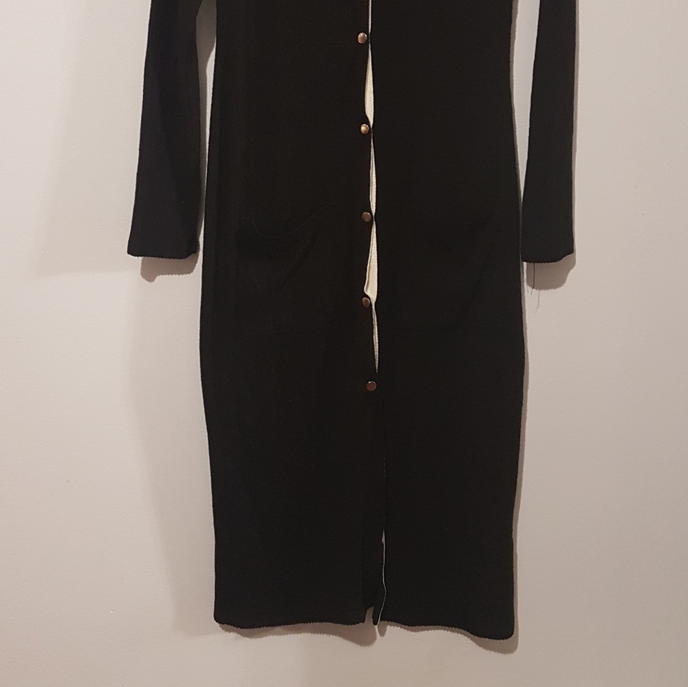 Dresses - Picture 3 of 3